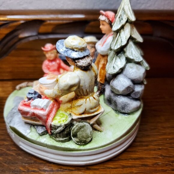 Sebastian Miniature Figurine Family Picnic - Picture 3 of 8
